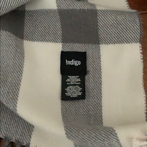 Multi coloured scarf. - Picture 4 of 4